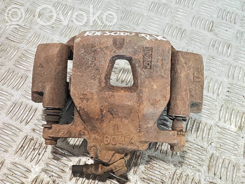 Lexus RX 300 Zacisk hamulcowy przedni 