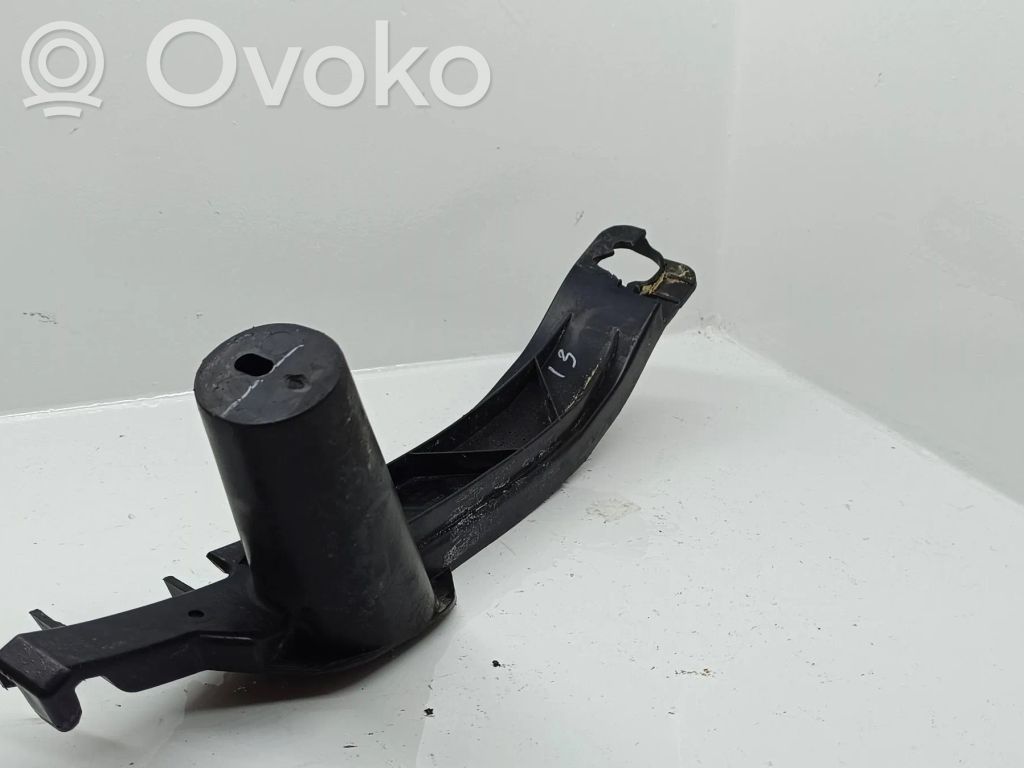 Volkswagen Jetta V Front bumper mounting bracket 