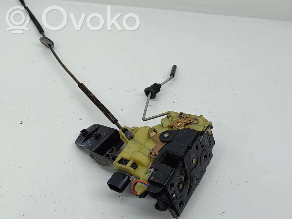 Volkswagen Golf IV Priekšpusē slēdzene 