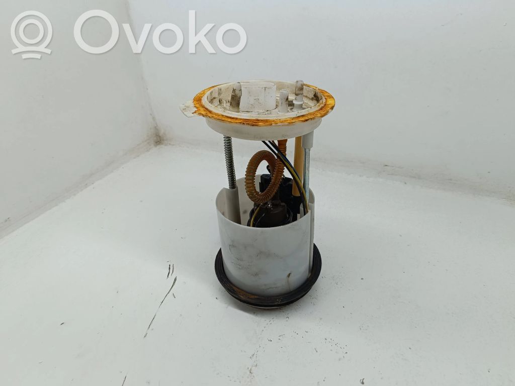 Volkswagen Golf V Pompa paliwa w zbiorniku 