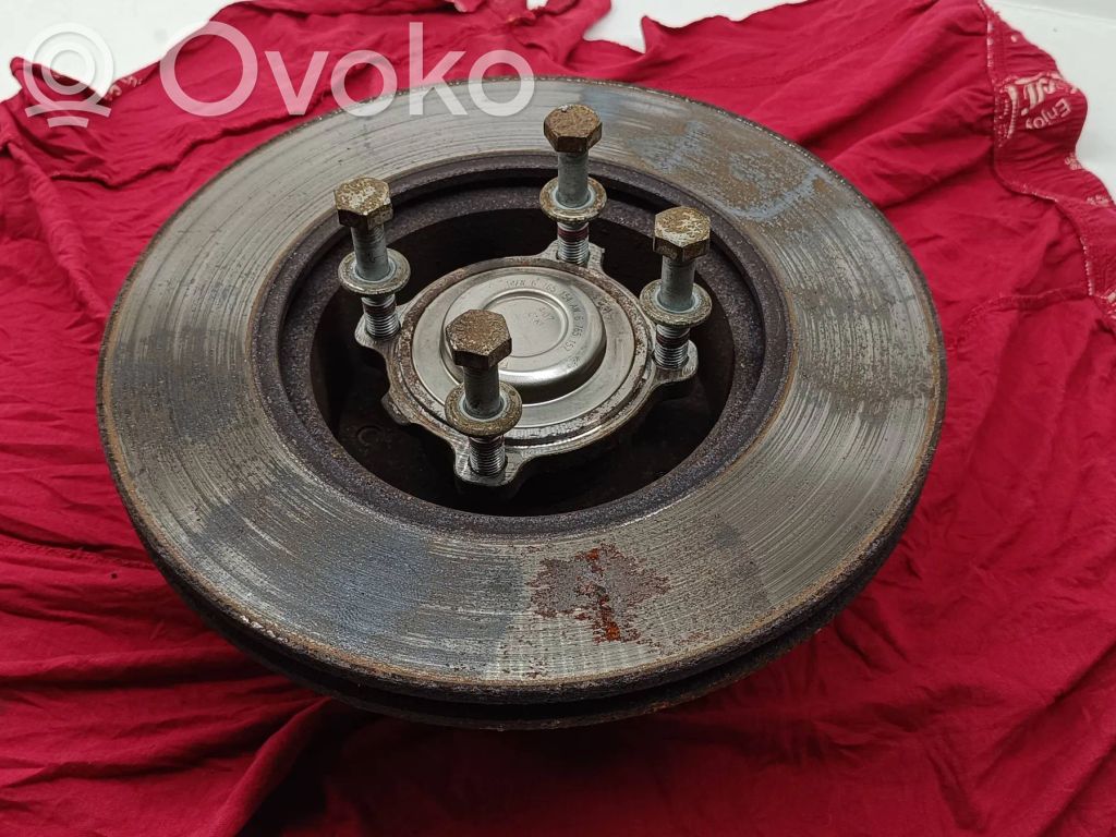 Front wheel hub   6765154