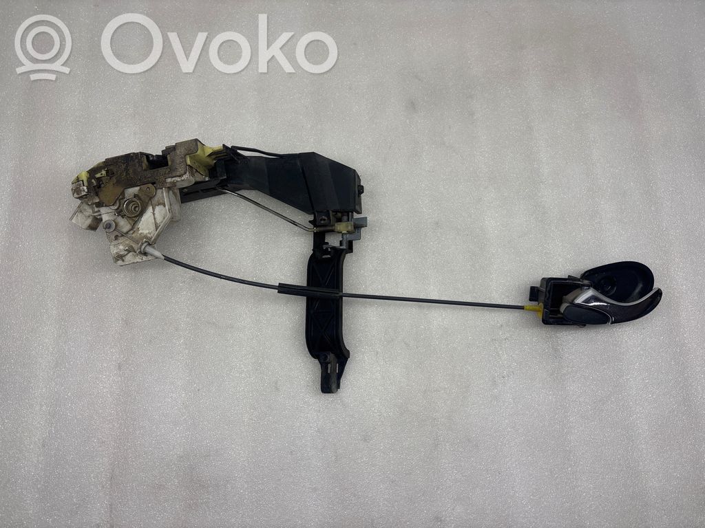 Ford Focus Priekšpusē slēdzene 
