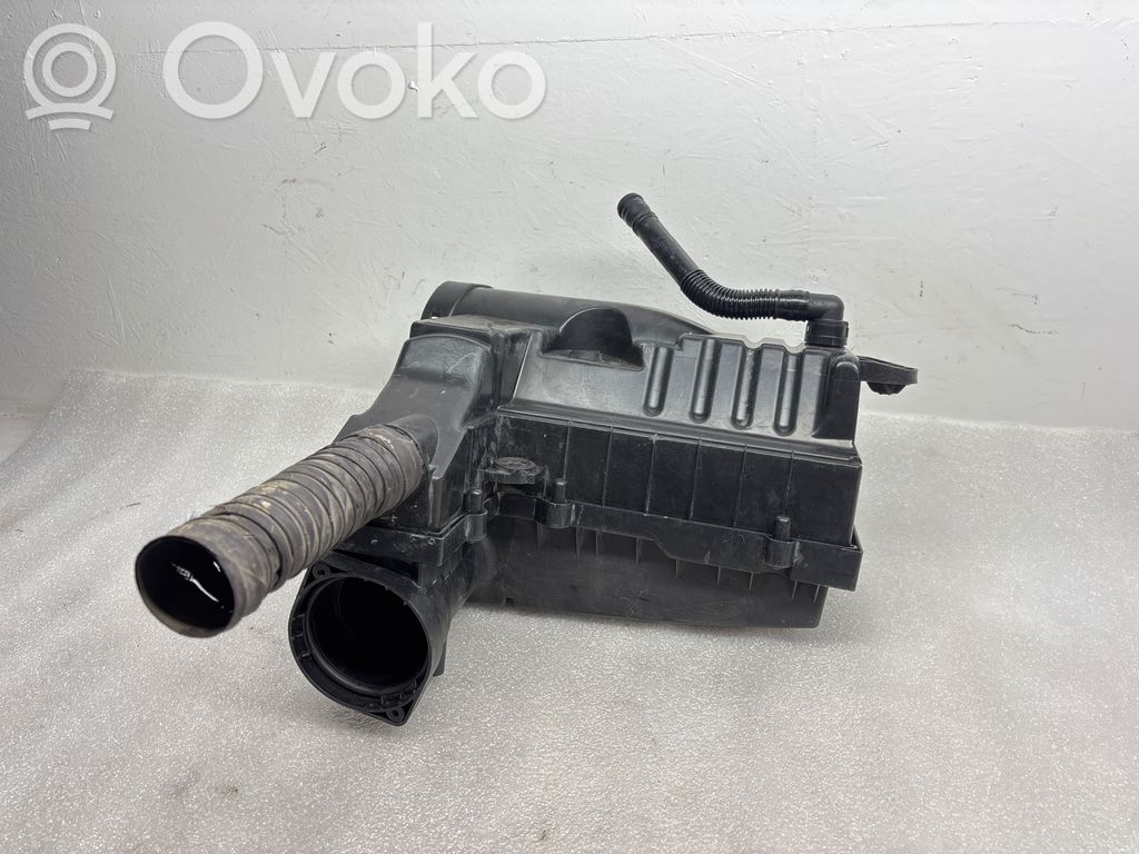 Volkswagen PASSAT B6 Air filter box 