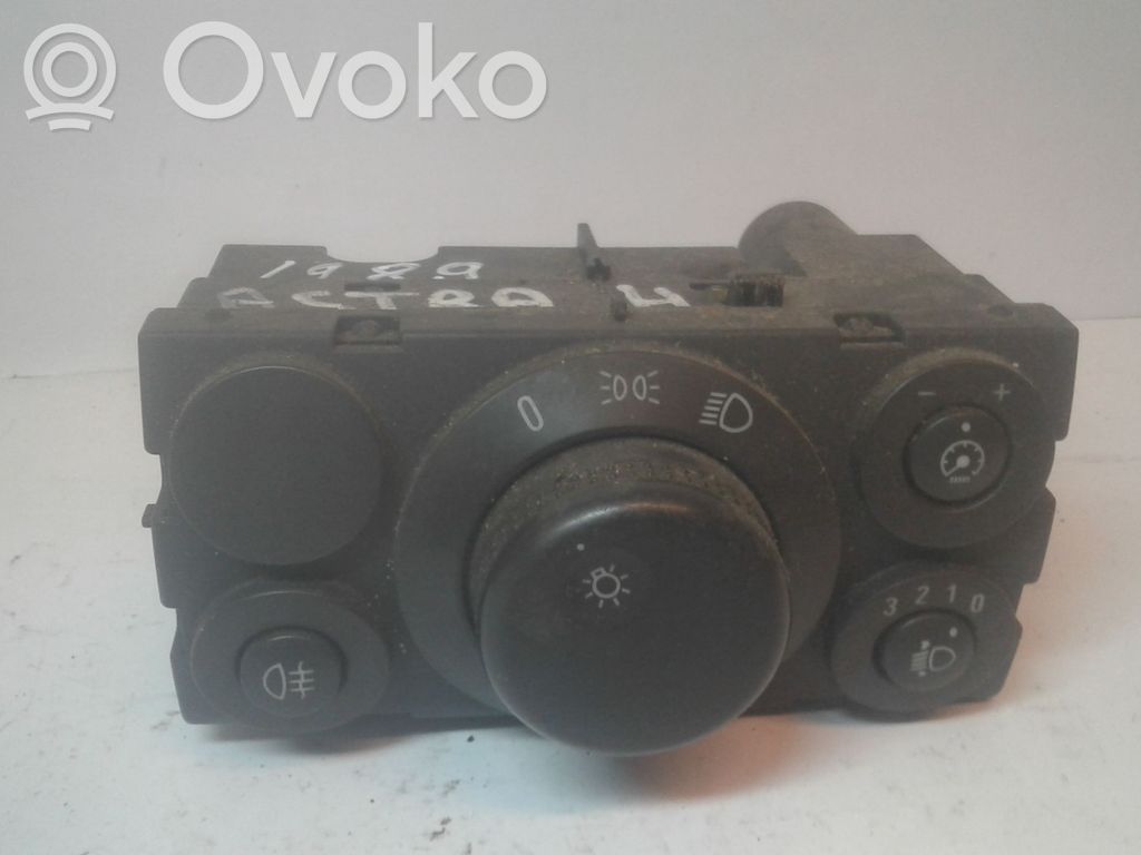 Opel Astra H Light switch 