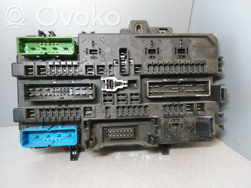 Opel Astra H Módulo de fusible 