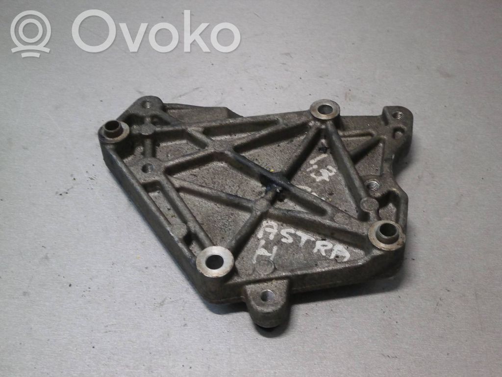 Opel Astra H Variklio tvirtinimo kronšteinas 