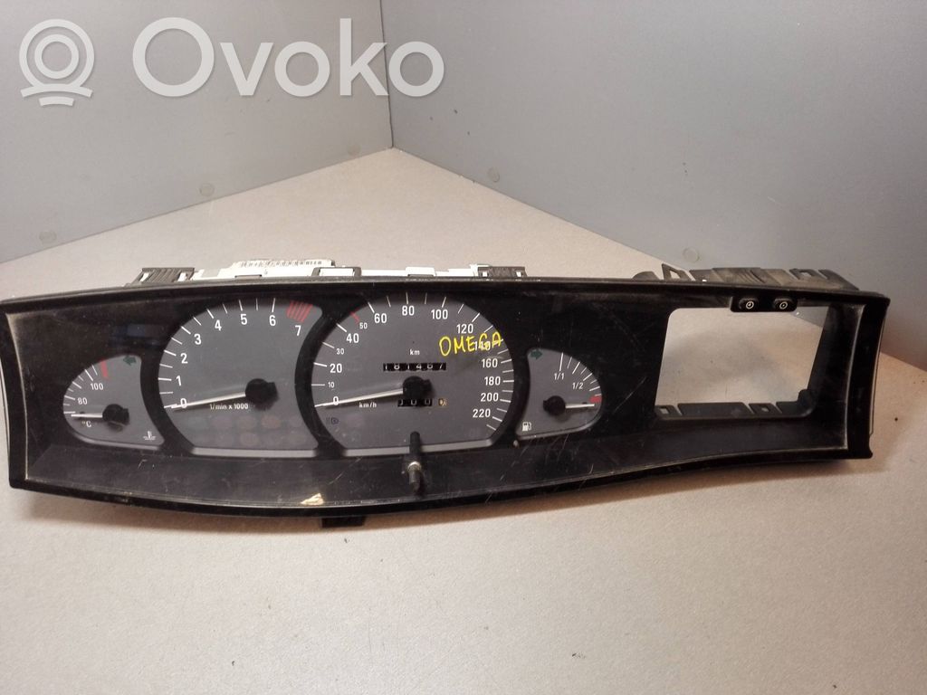 Opel Omega B2 Speedometer (instrument cluster) 