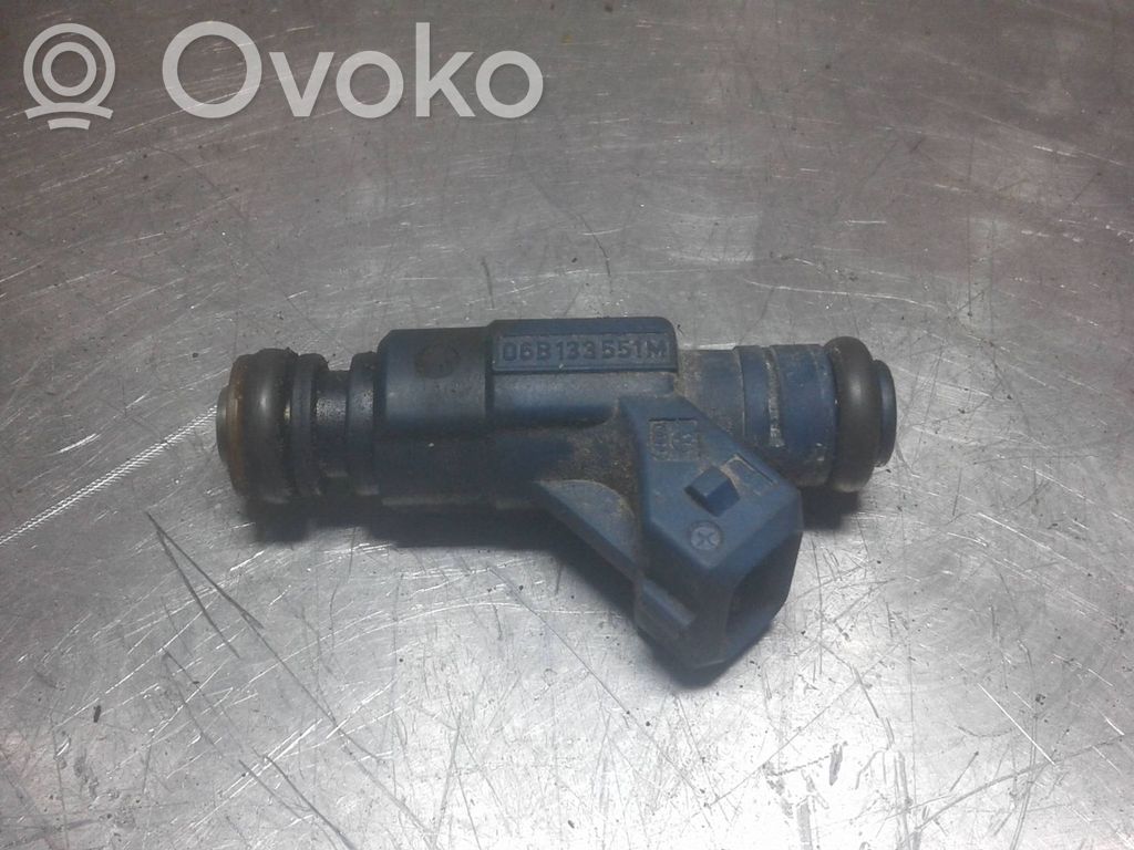 Volkswagen PASSAT B5 Inyector de combustible 