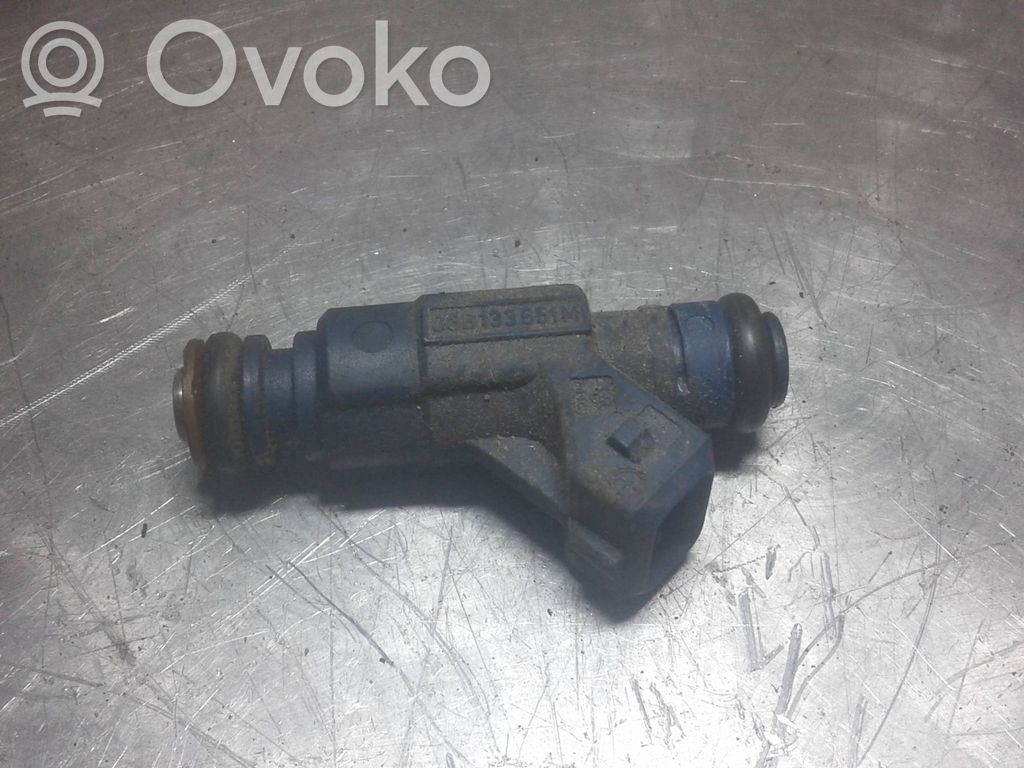 Volkswagen PASSAT B5 Inyector de combustible 
