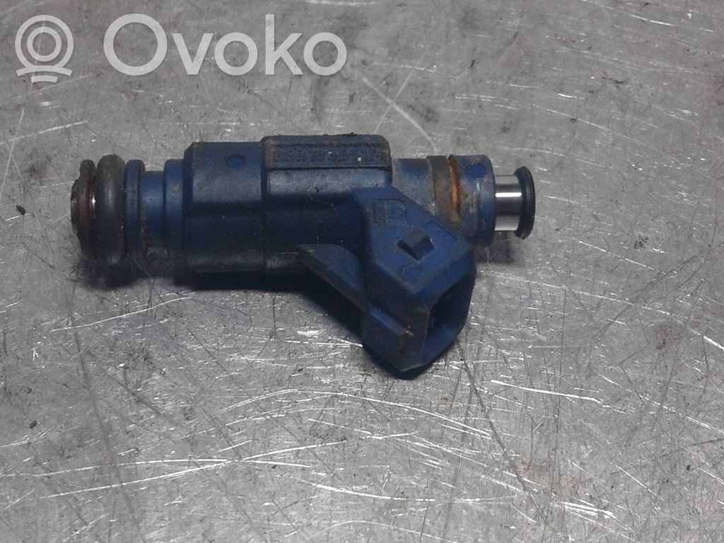 Volkswagen PASSAT B5.5 Inyector de combustible 