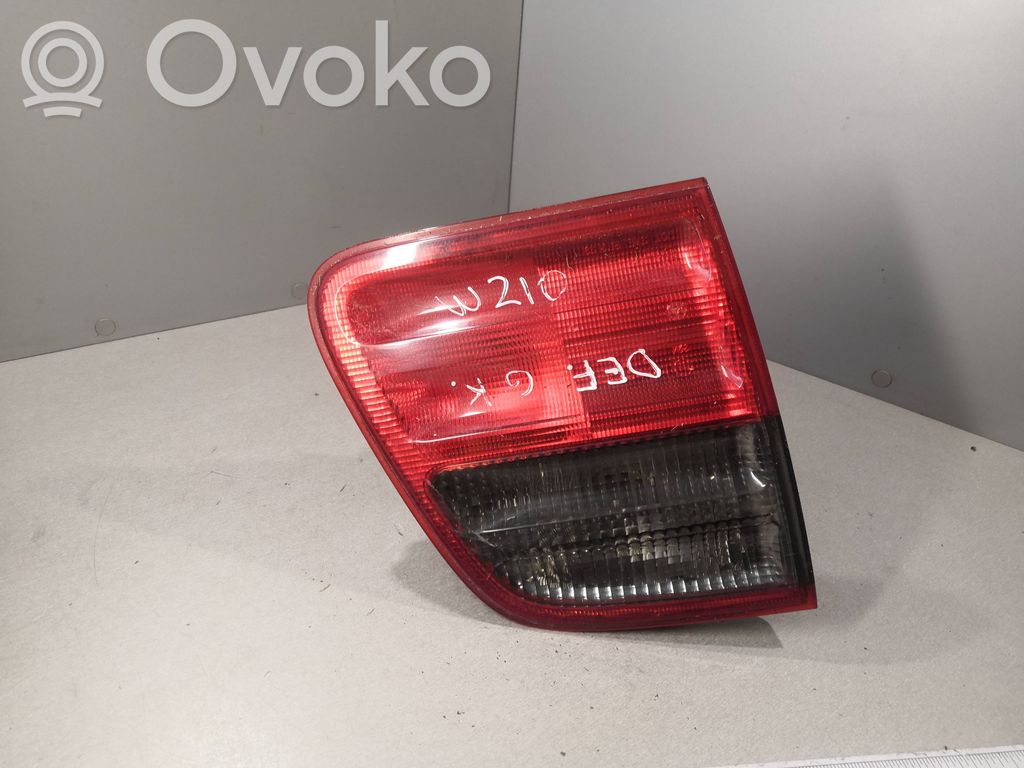 Lampy tylnej klapy bagażnika   A2108207364,1030,32452100
