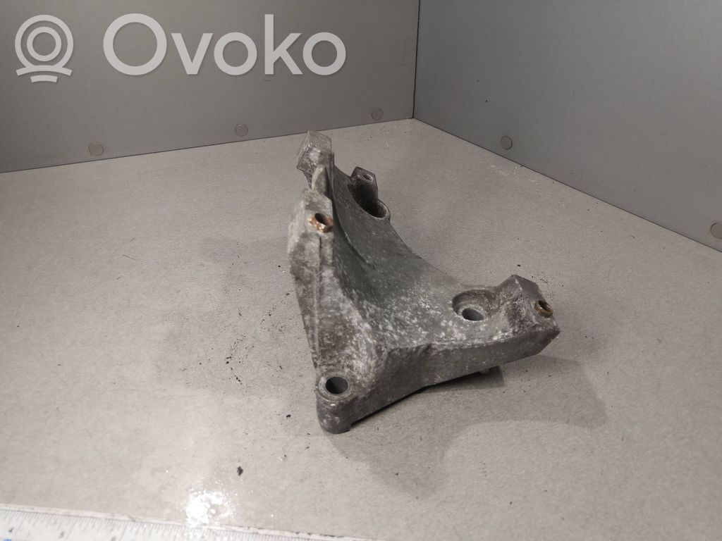 Saab 9-5 Engine mounting bracket 