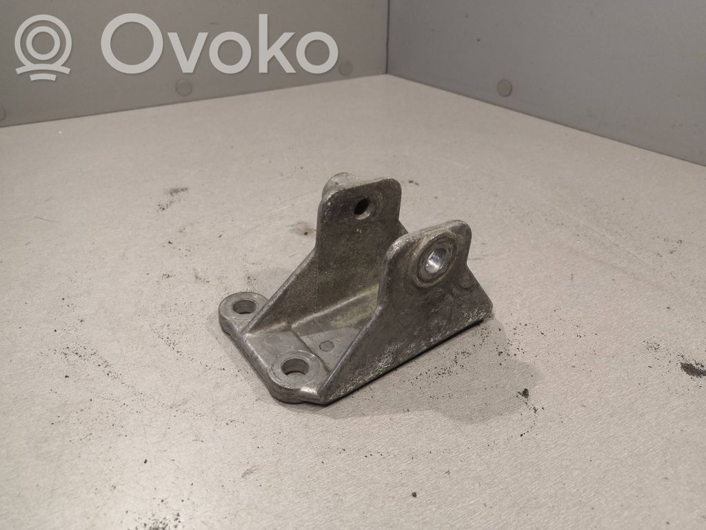 Opel Vectra B Engine mounting bracket 