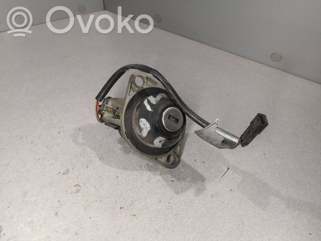BMW 5 E39 Spynelė galinio dangčio (išorėje) 