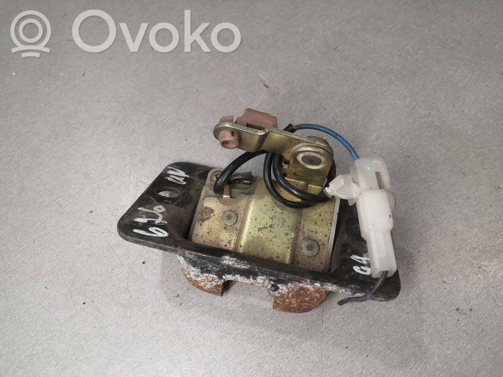 Loading door lock
