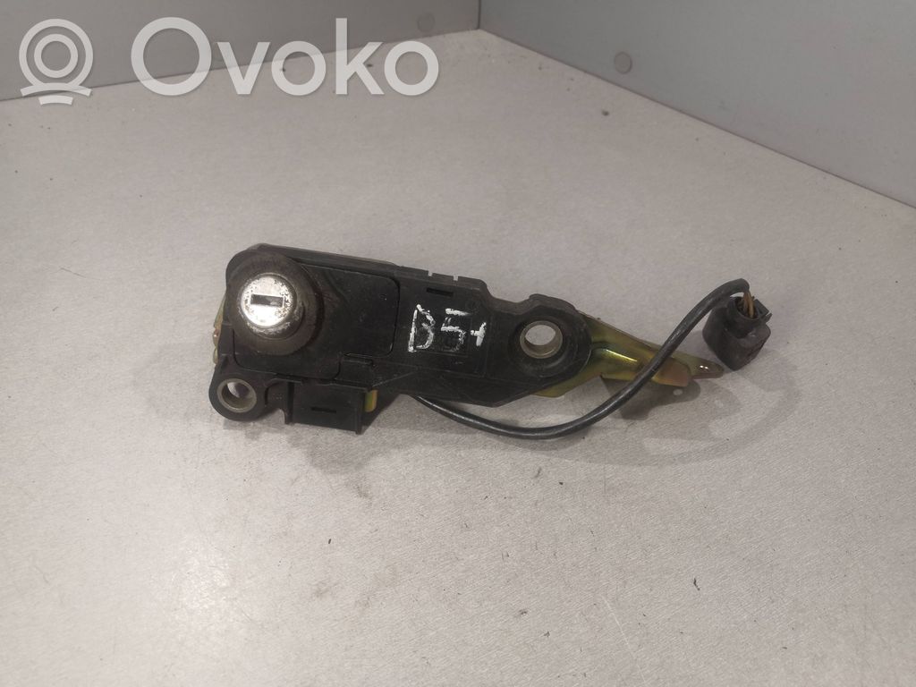 Volkswagen PASSAT B5.5 Zamek tylnej klapy bagażnika 