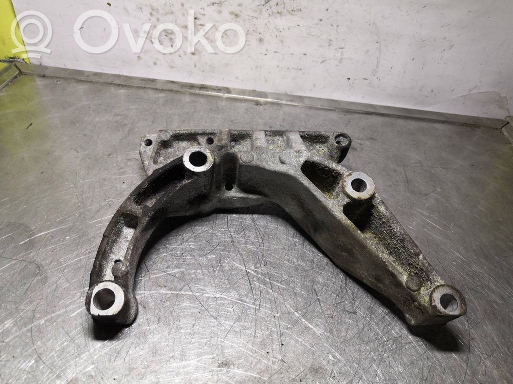 Mazda Tribute Engine mounting bracket 