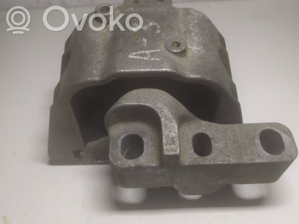 Volkswagen Golf IV Engine mount bracket 