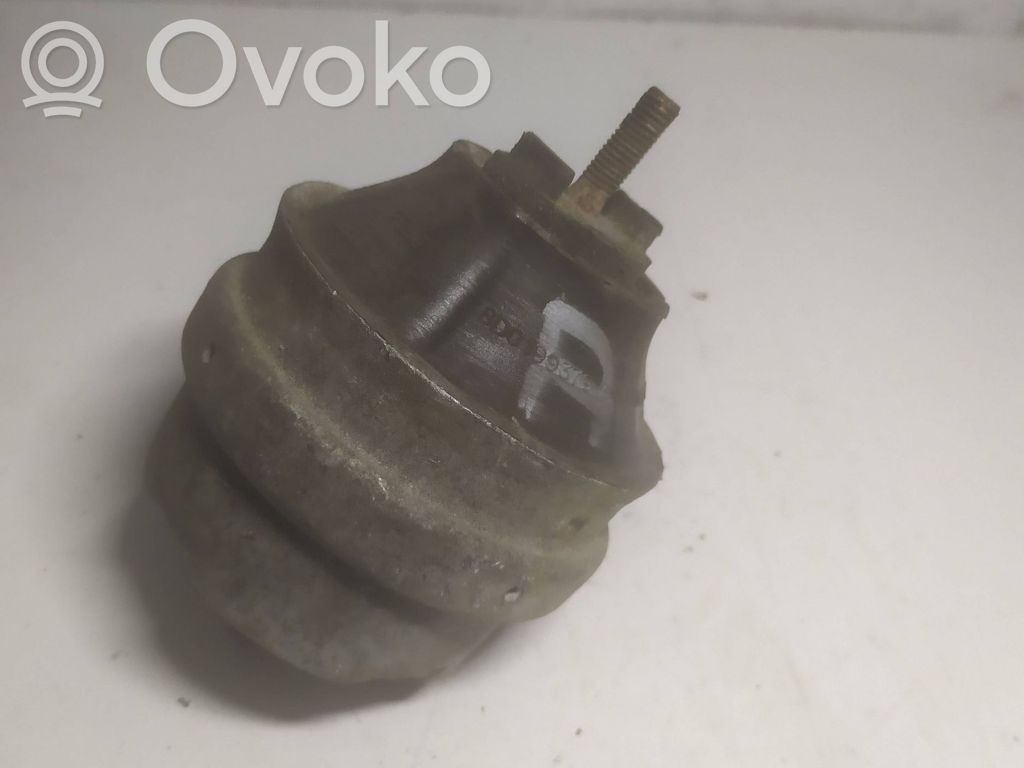 Volkswagen PASSAT B5.5 Engine mount bracket 
