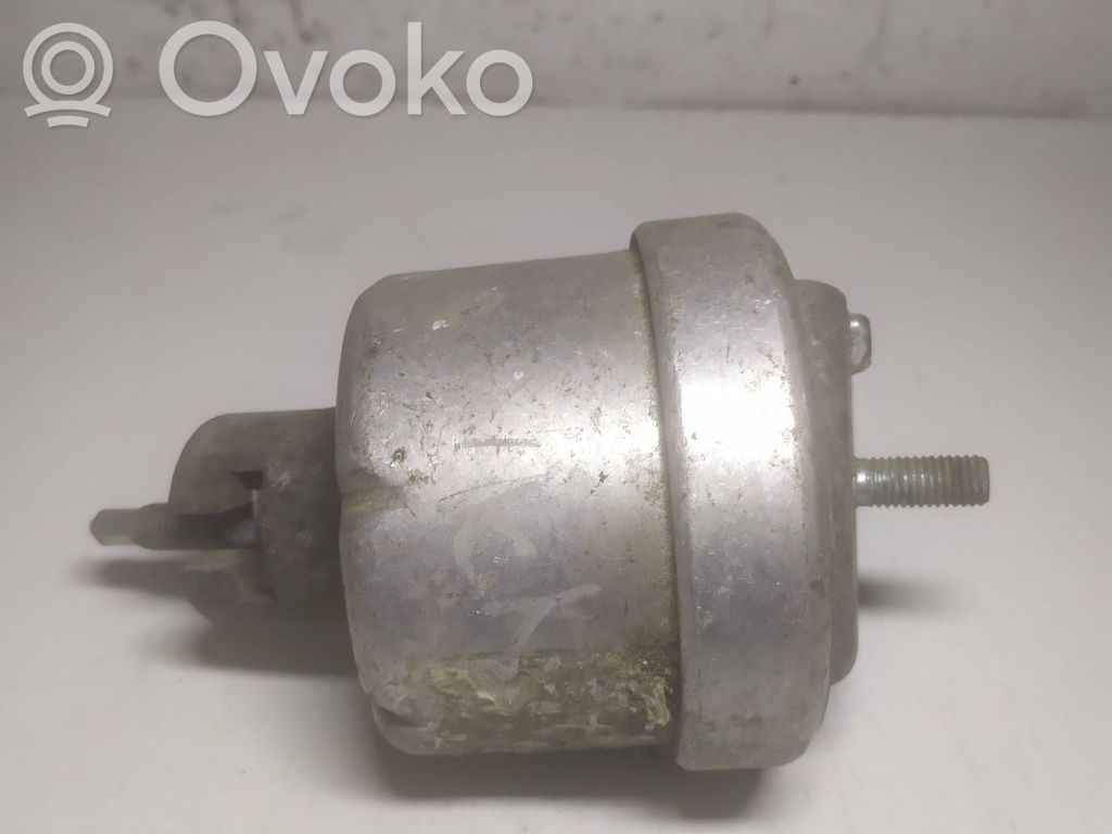 Opel Vectra B Engine mount bracket 