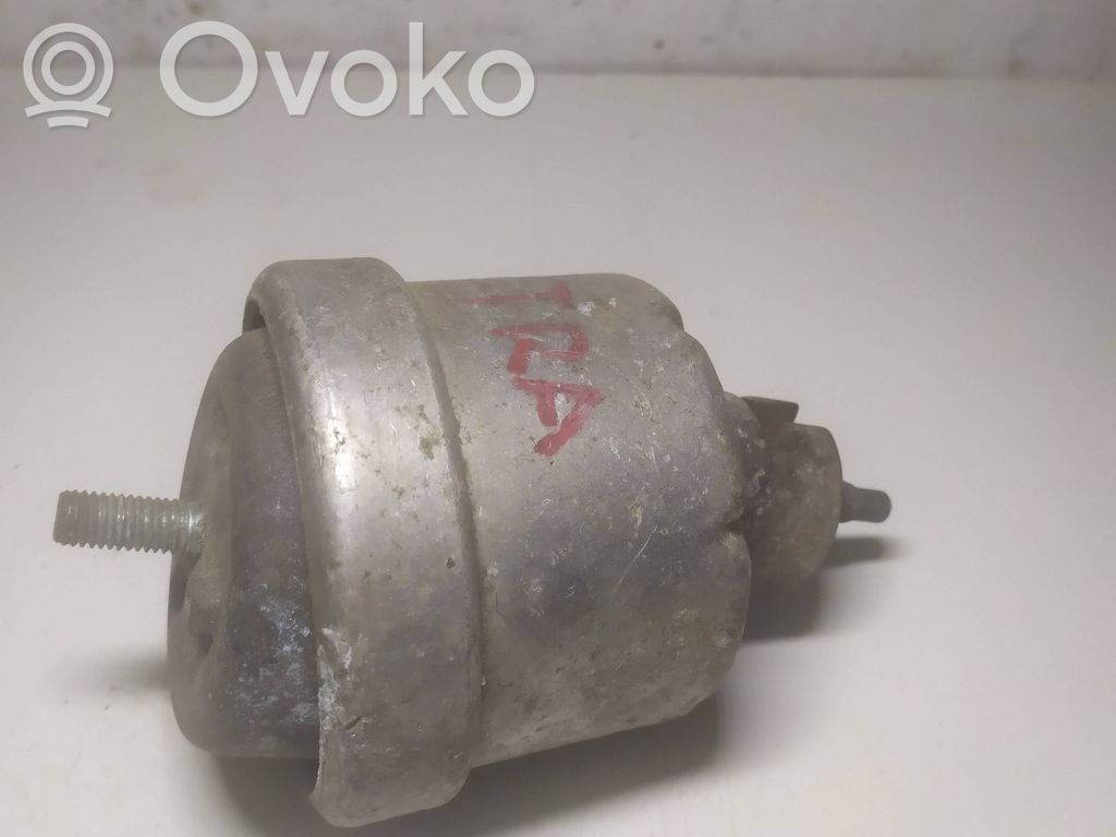 Opel Vectra B Engine mount bracket 
