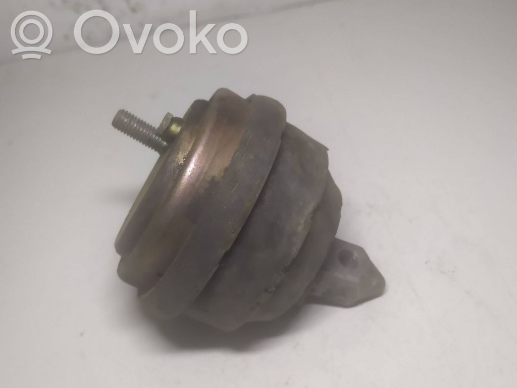 BMW 5 E39 Engine mount bracket 