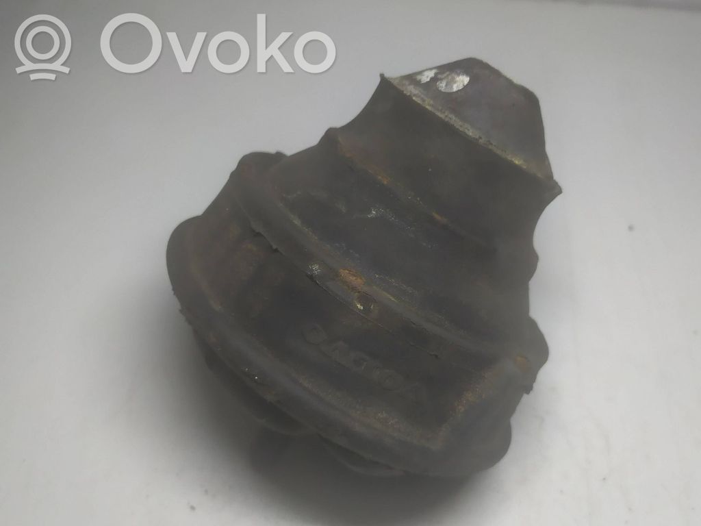 Volvo V70 Engine mount bracket 