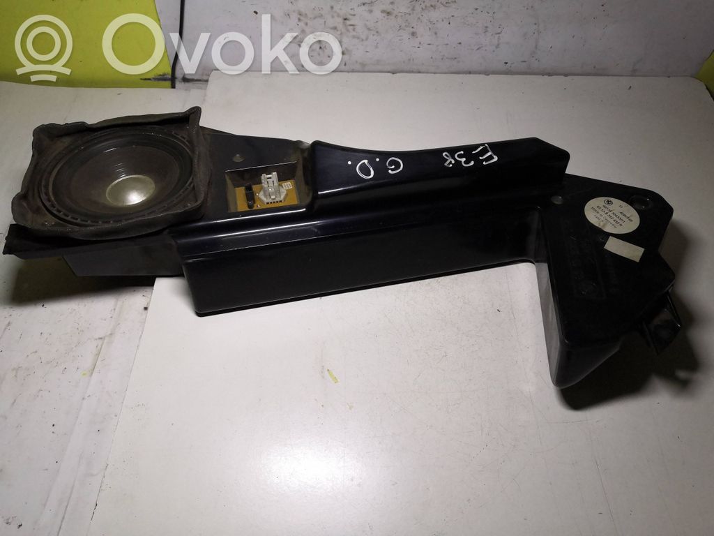 BMW 7 E38 Takaoven kaiutin 