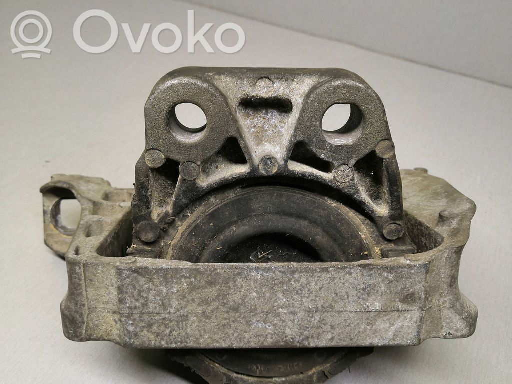 Volvo S40 Engine mount bracket 