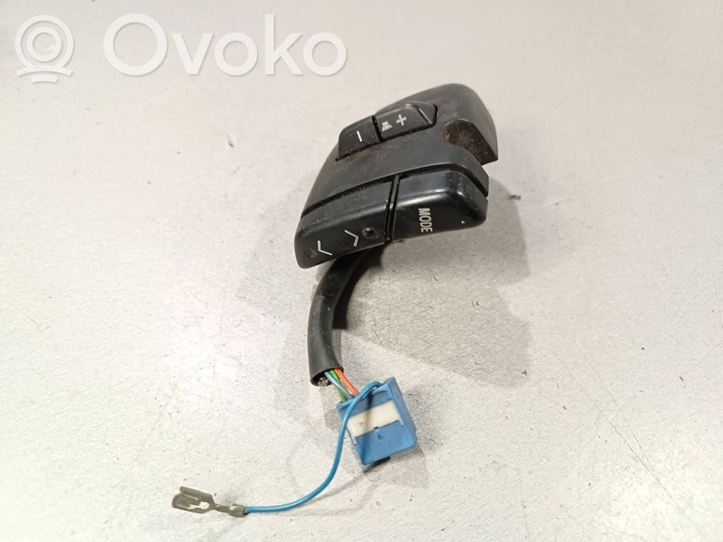Toyota Yaris Steering wheel buttons/switches 