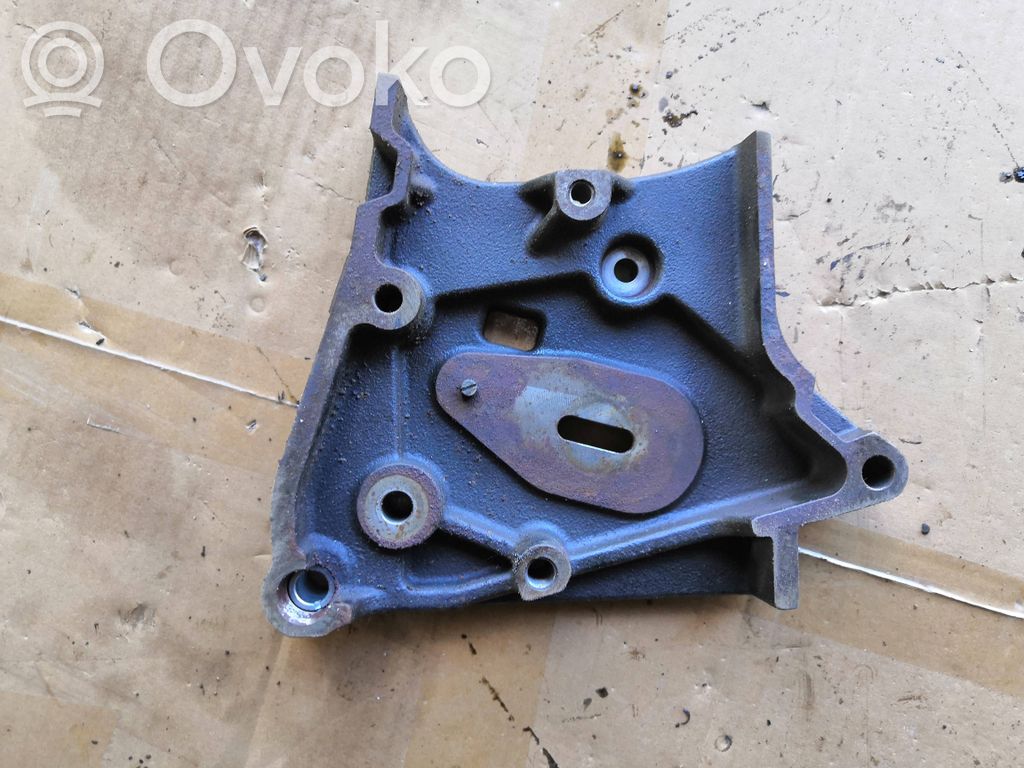 Opel Insignia A Engine mounting bracket 