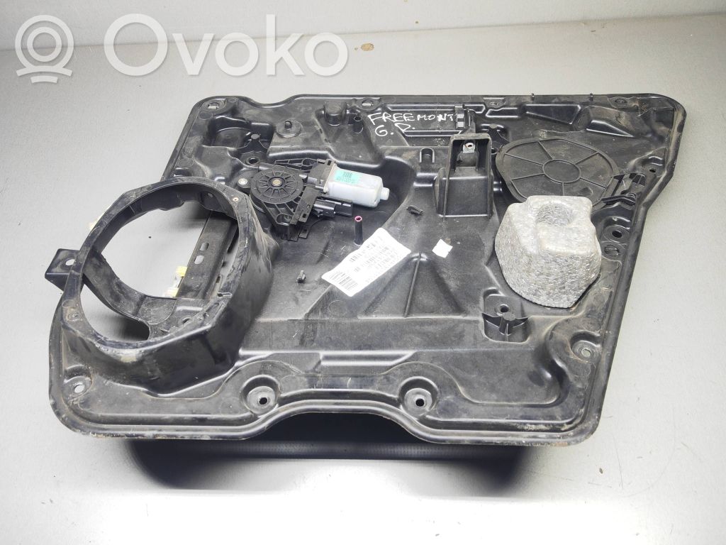 Elektryczny podnośnik szyby drzwi tylnych   68082017AB,938731109,05064358AB,04589914AD,68082087AB