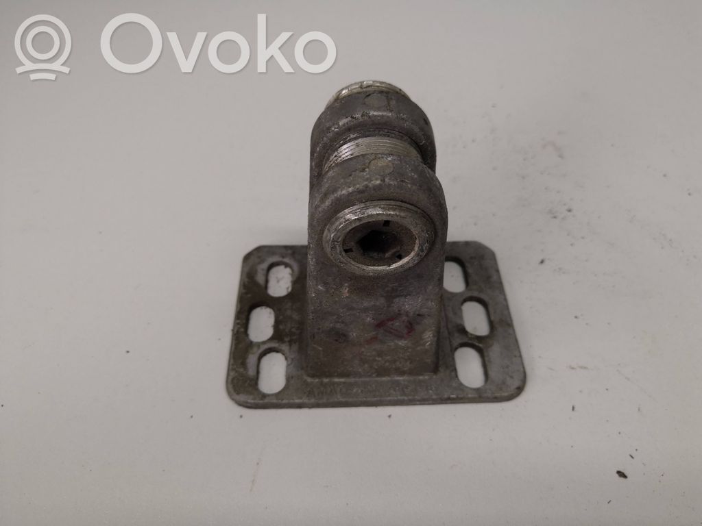 Audi A6 S6 C4 4A Front bumper mounting bracket 