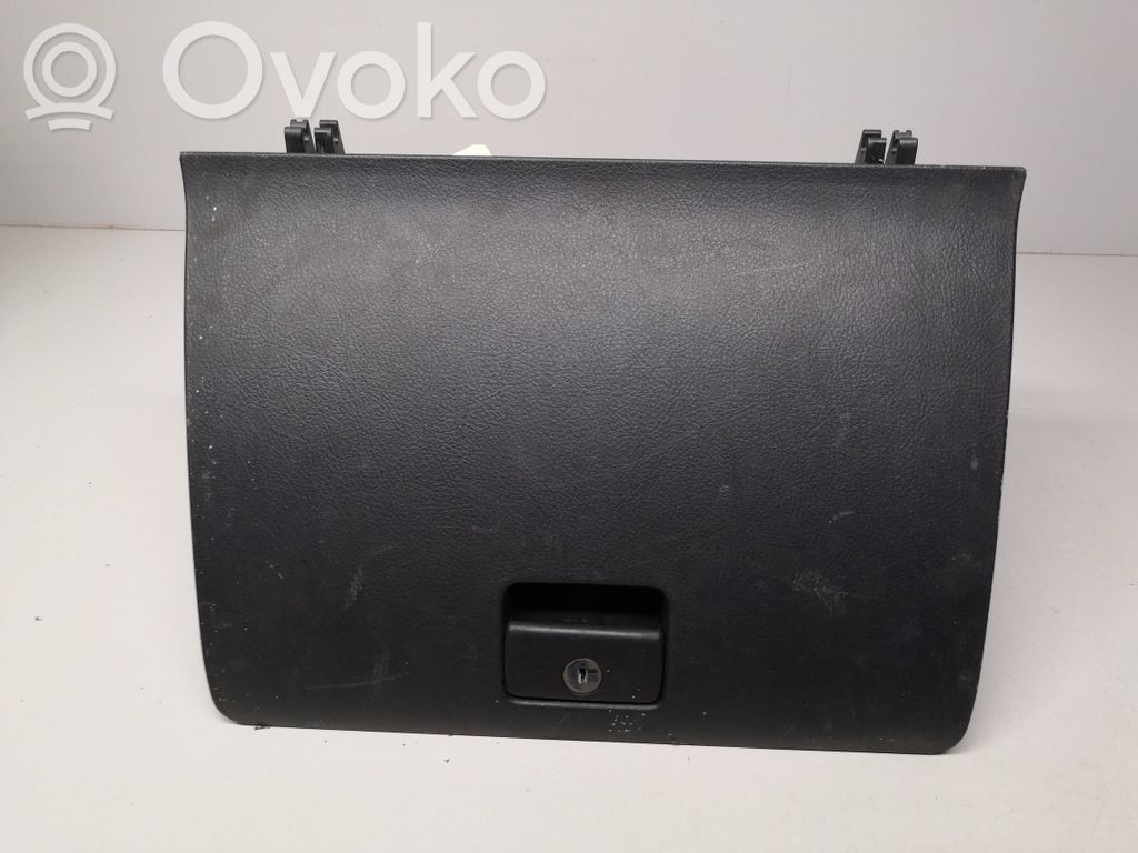 Toyota Corolla Verso AR10 Guantera 