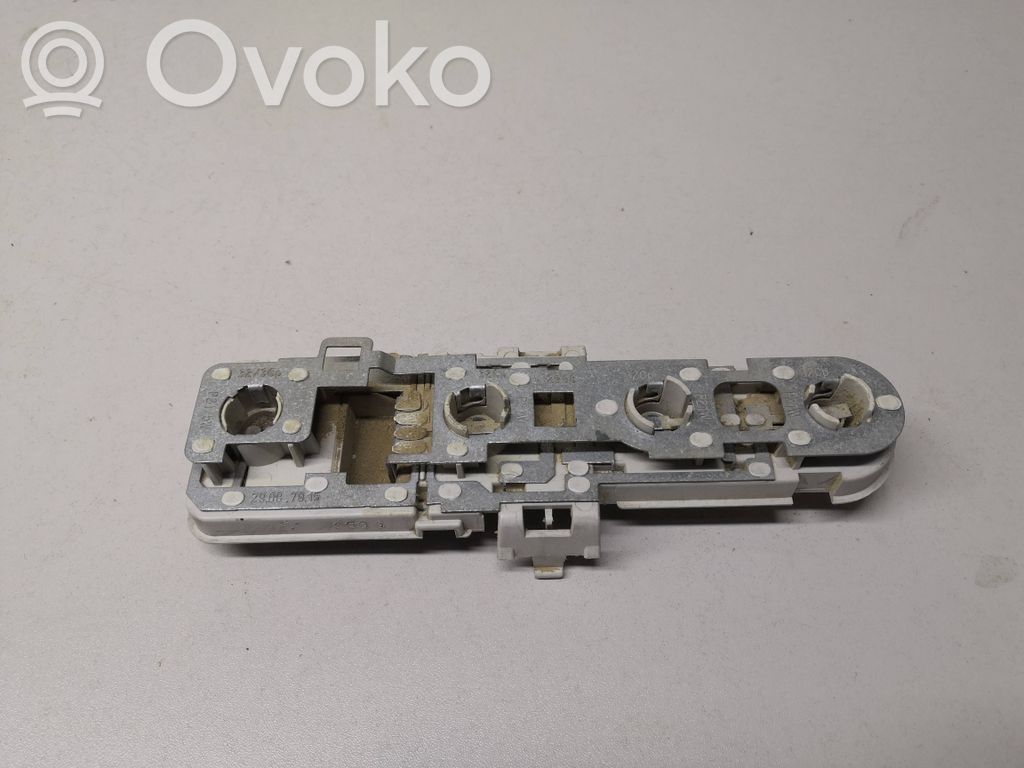 Audi A4 S4 B5 8D Takavalon polttimon suojan pidike 