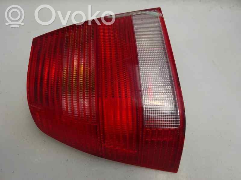 Volkswagen Bora Lampă spate în caroserie