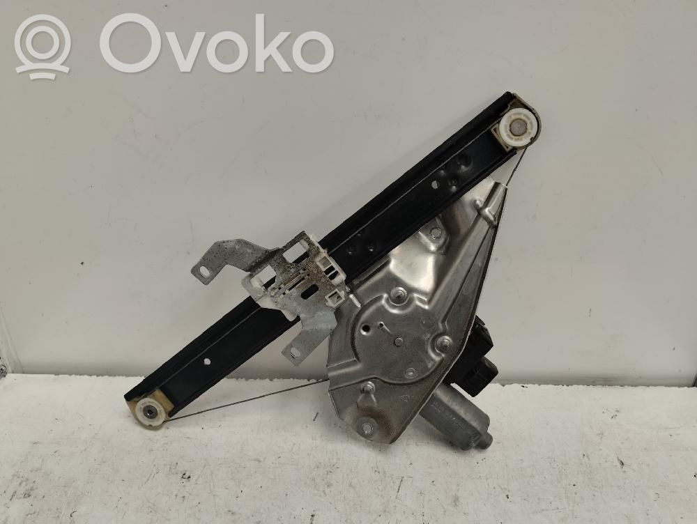 Regulador manual de la ventanilla trasera