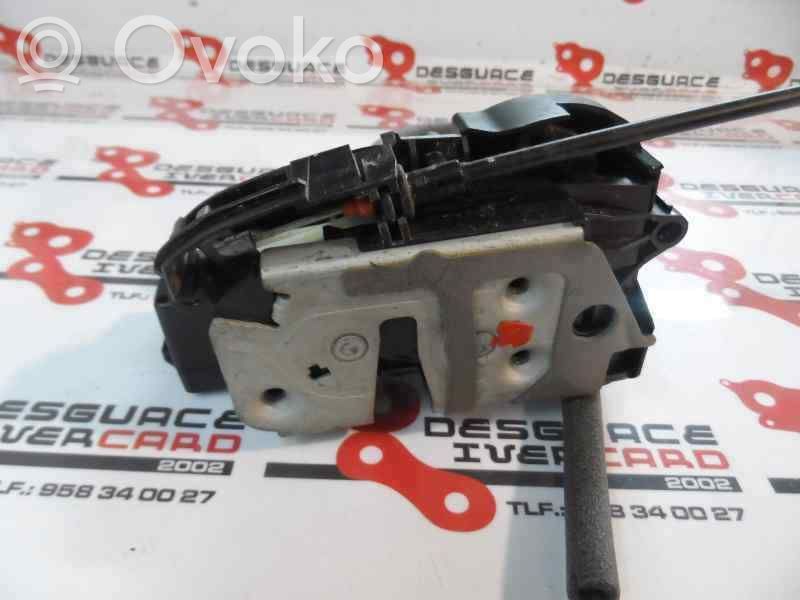 Cerradura de puerta delantera