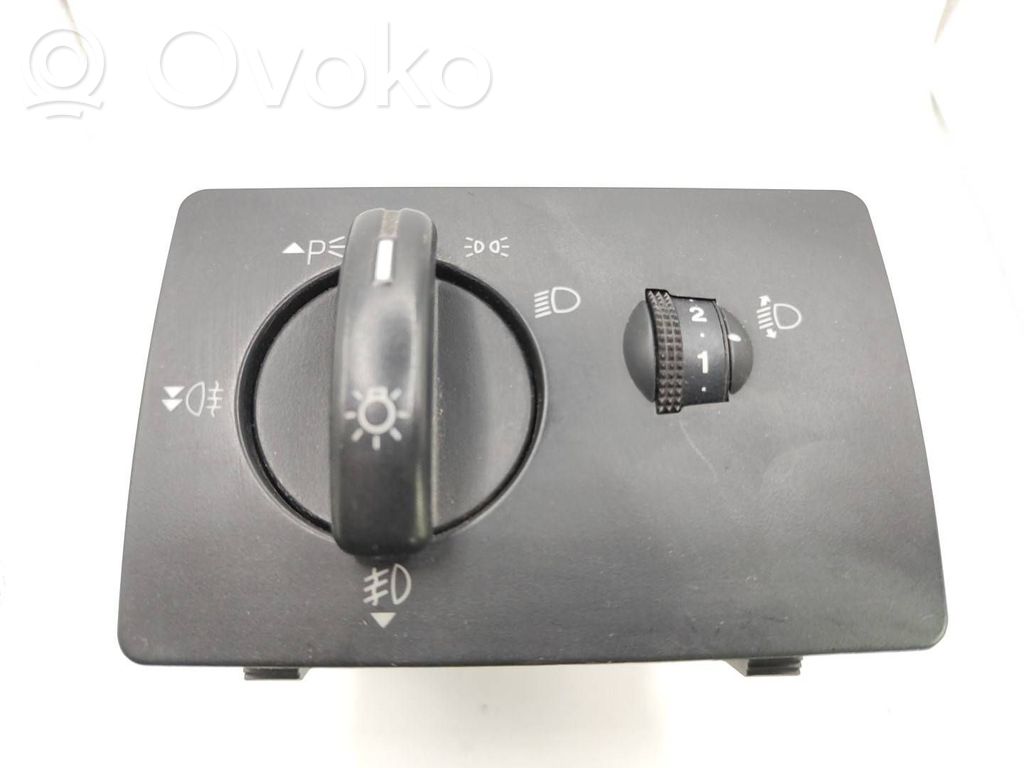 Valokatkaisija   4M5T13A024LA