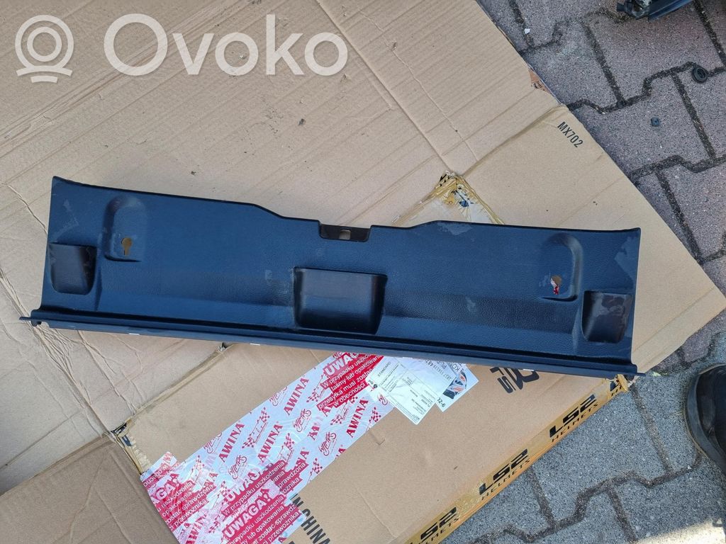 Toyota Auris E180 Protector del borde del maletero/compartimento de carga 