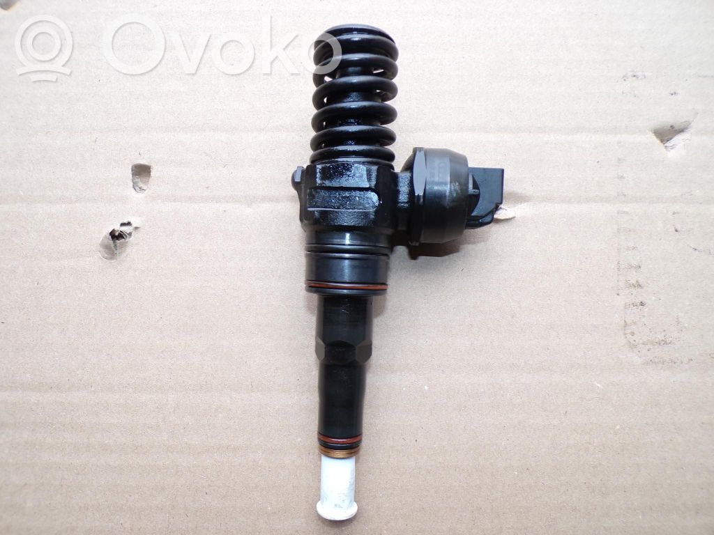 Inyector de combustible   038130,038130,073