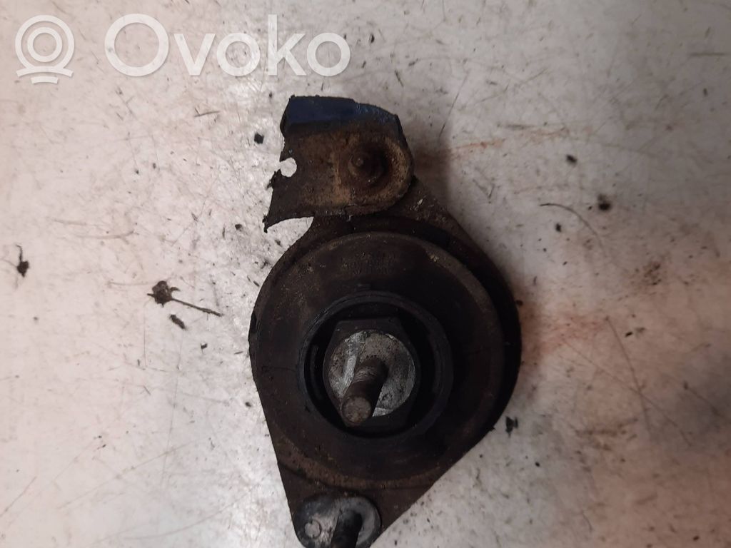 Engine mount bracket