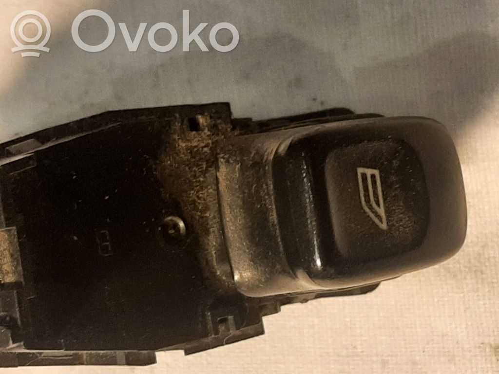 Electric window control switch   8685288,03W401