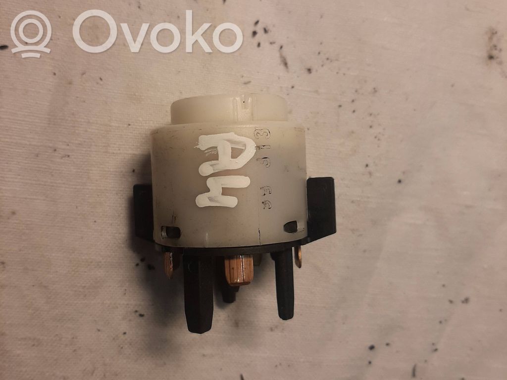 Audi A4 S4 B5 8D Przekaźnik blokady zapłonu 
