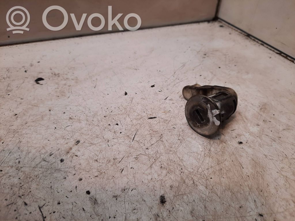 Renault Megane I Užrakinimo spynelė (prie rankenos) 