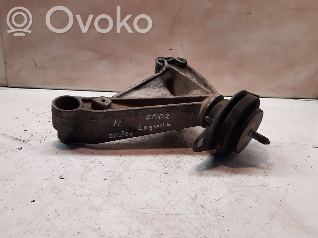 Engine mounting bracket   8200013682C