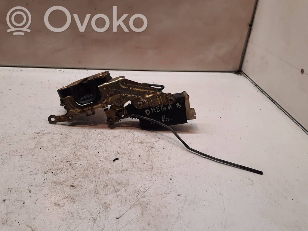 Opel Omega B1 Priekšpusē slēdzene 