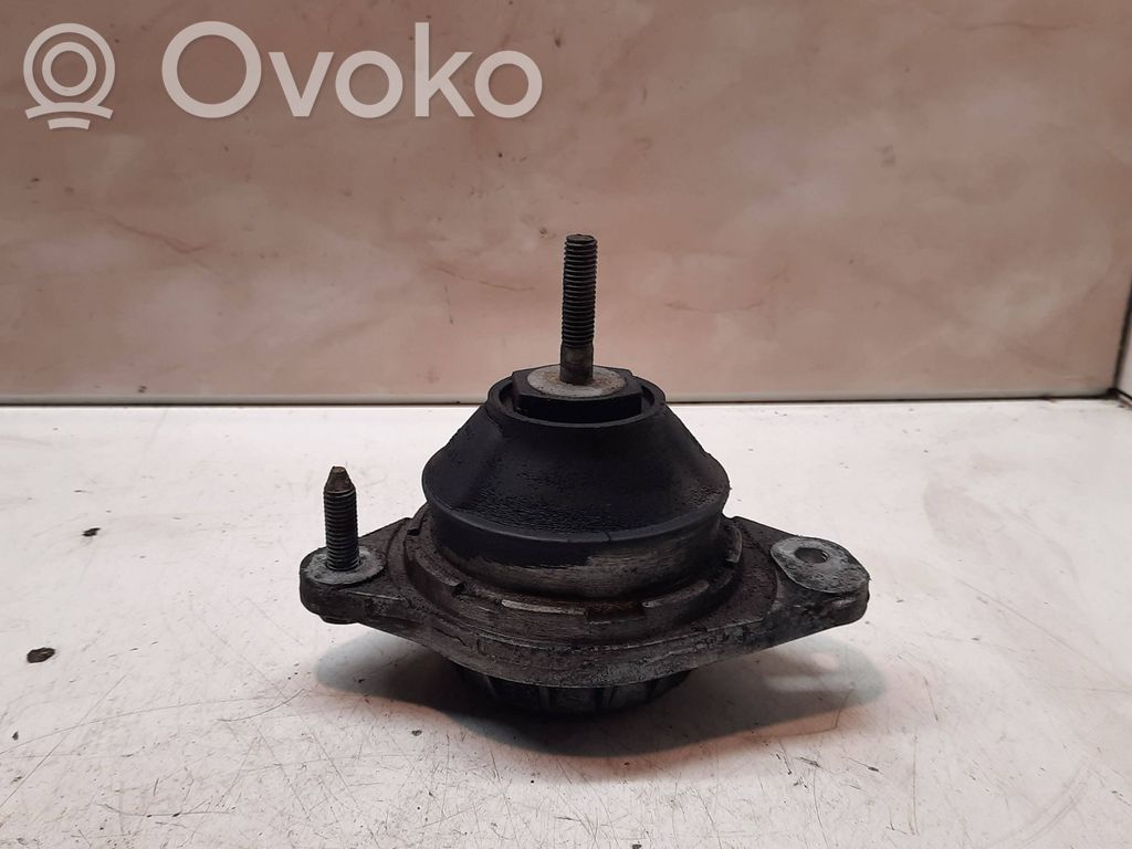 Audi 80 90 S2 B4 Engine mount bracket 