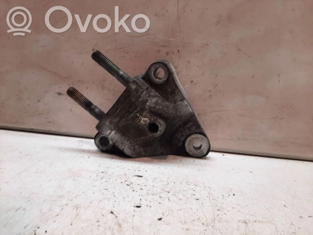 Ford Mondeo Mk III Engine mounting bracket 
