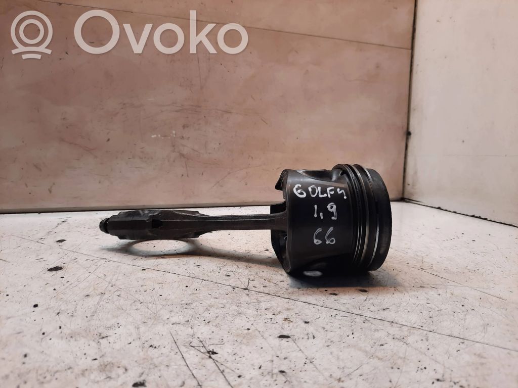 Volkswagen Golf IV Piston with connecting rod 